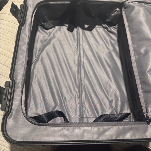 Black Hard Shell Suitcase - Picture 7 of 12